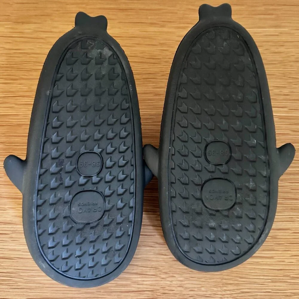 UNISEX SHARK SLIDES 38/39 BLACK FOAM PLUSH COMFY POOL SLIDES ADULT KID JAWS FUN
